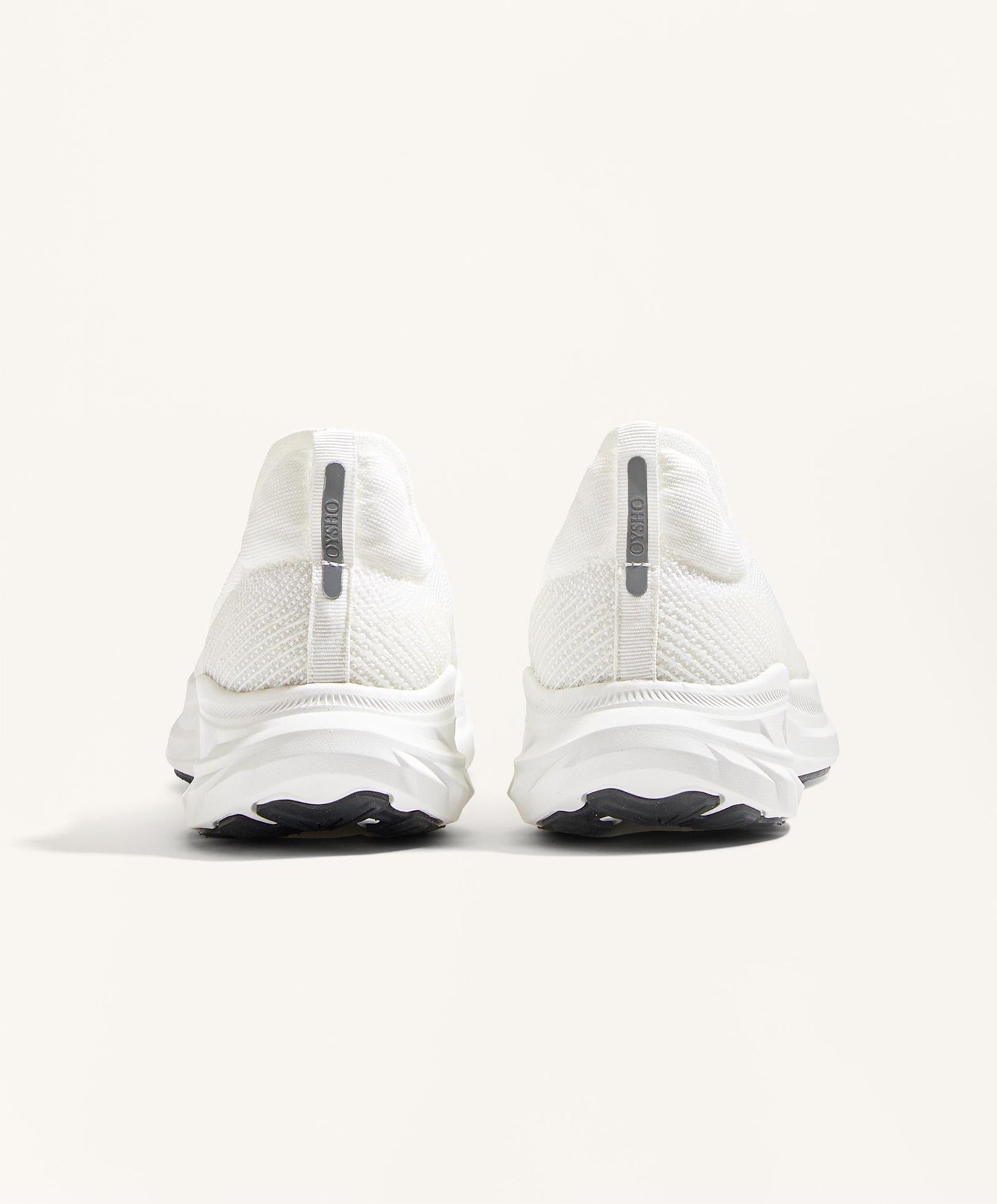 Entry-level laceless Running shoe