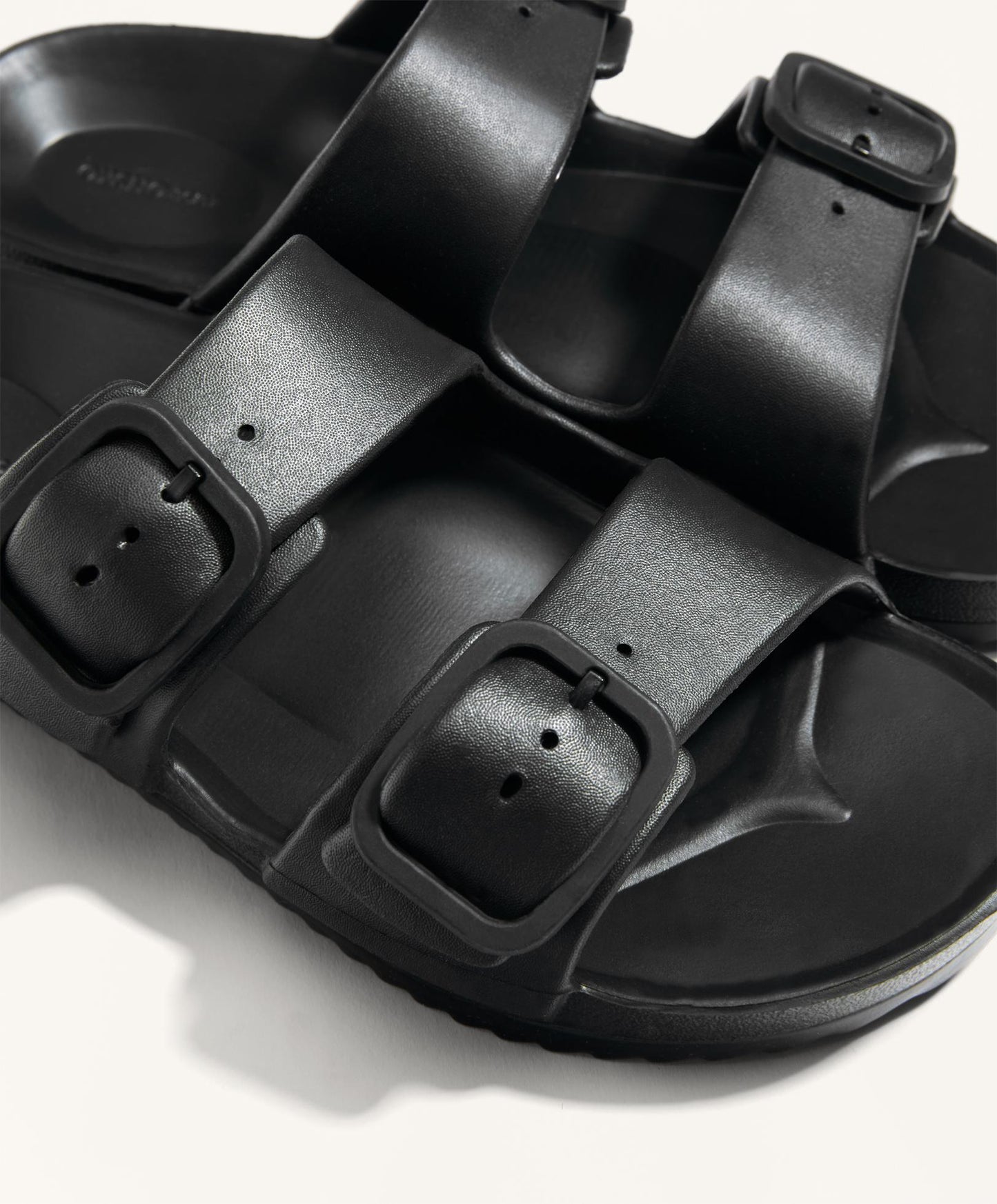 Buckle sandals