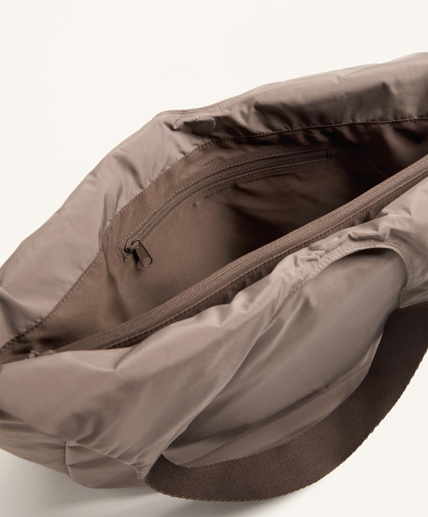 Shopper bag with contrasting handle