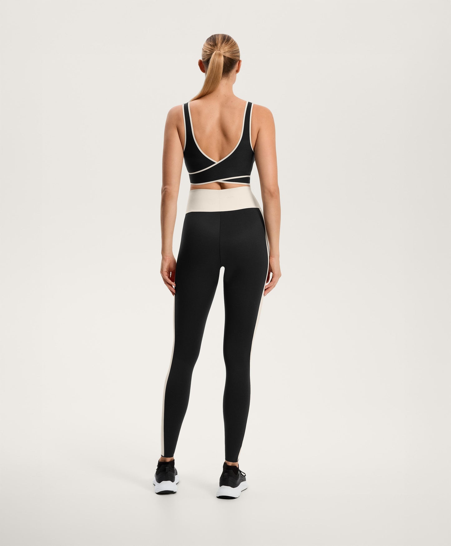 Perfect-Adapt medium support cross-back sports bra