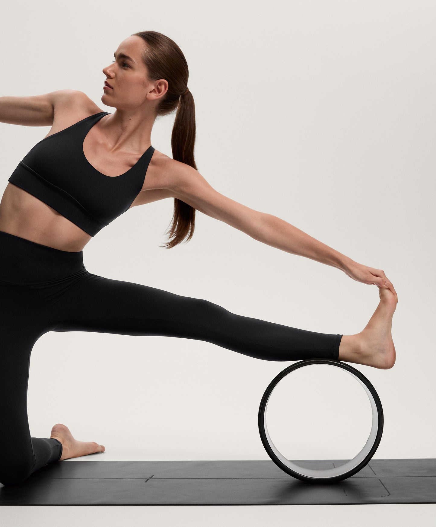 Comfortlux super-high-rise ankle-length leggings with pockets
