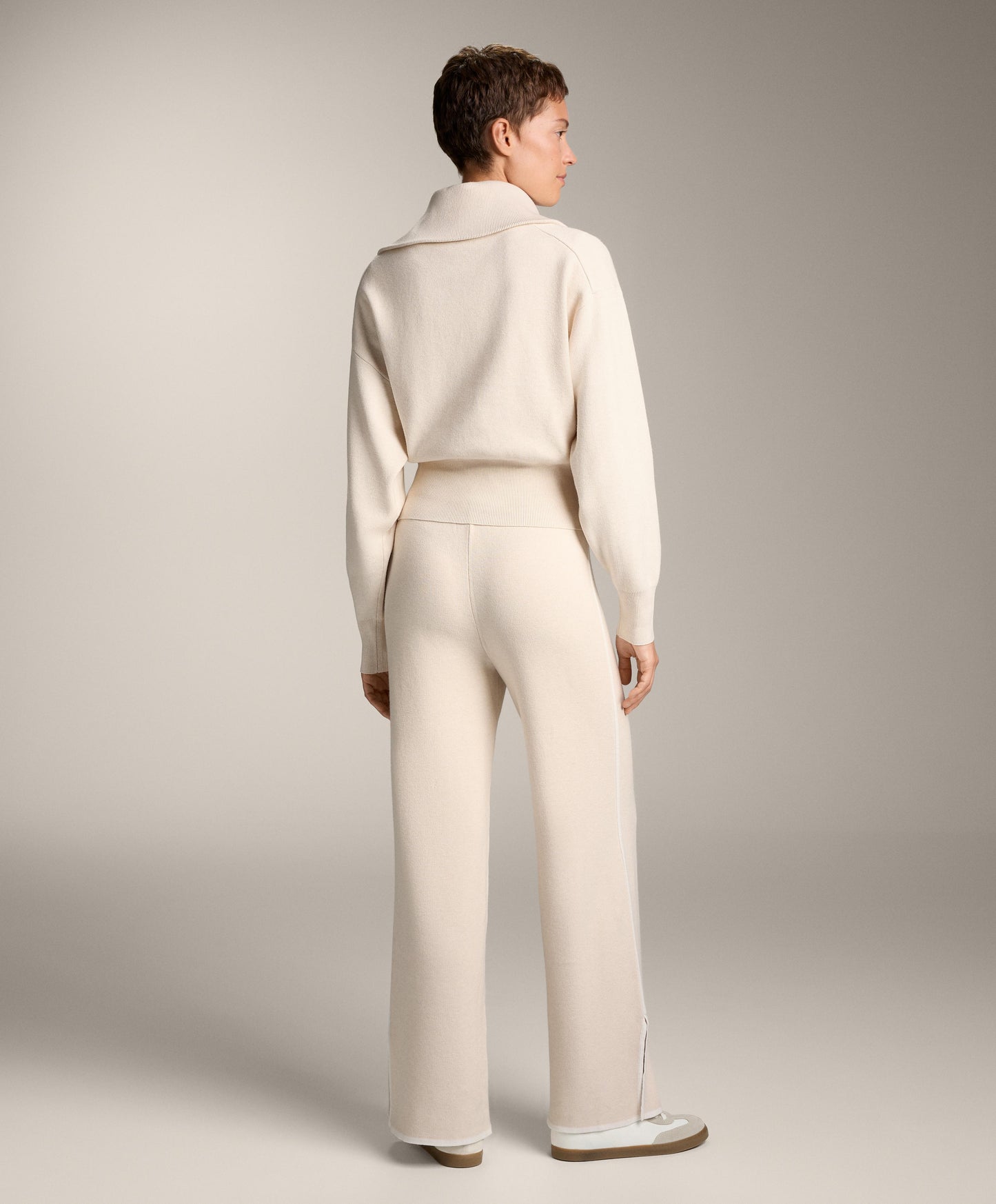 High collar knit jacket with contrast piping