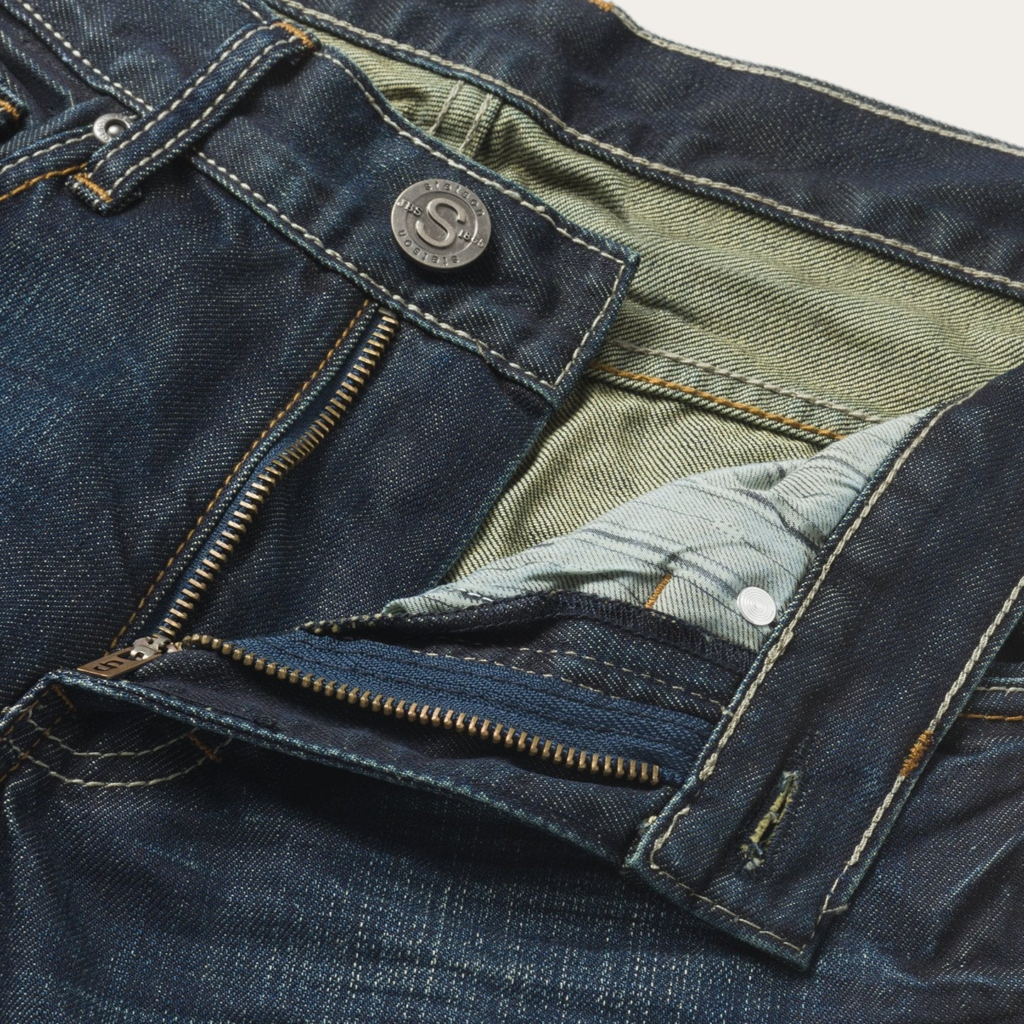1312 Fit Jeans With a Pieced Back Pocket