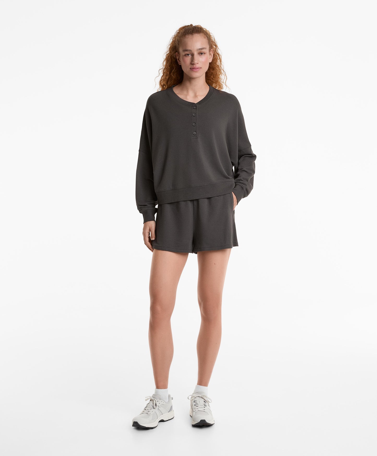 Running-style split-leather trainers