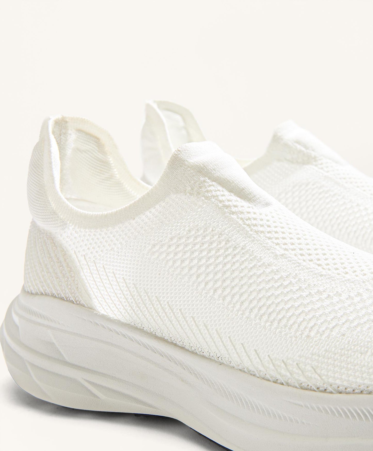Entry-level laceless Running shoe