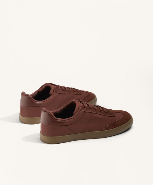 Nylon trainers with pieces