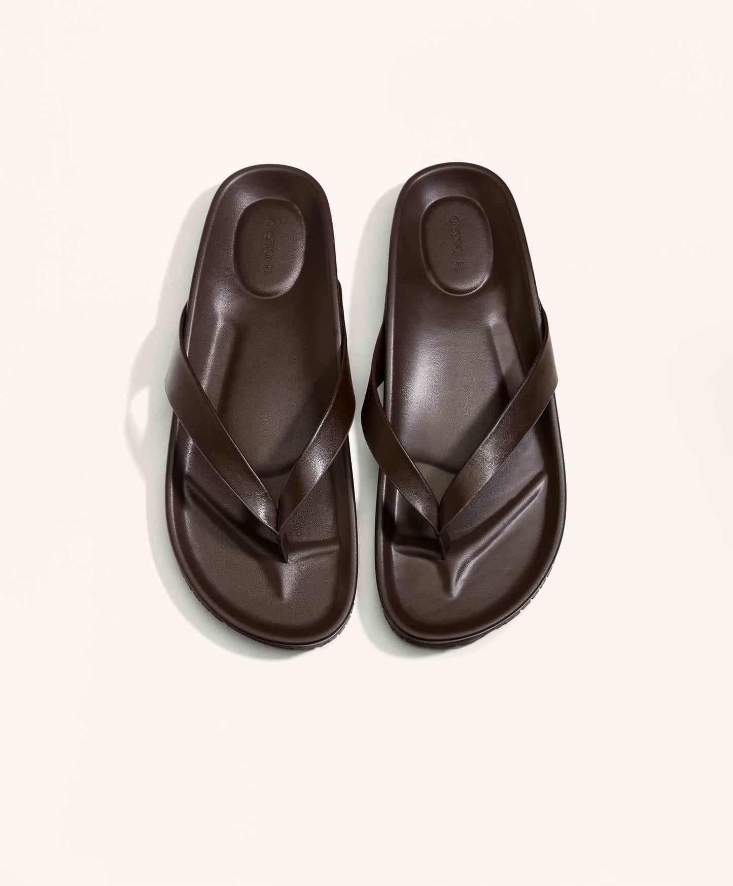 Strappy flat sandal