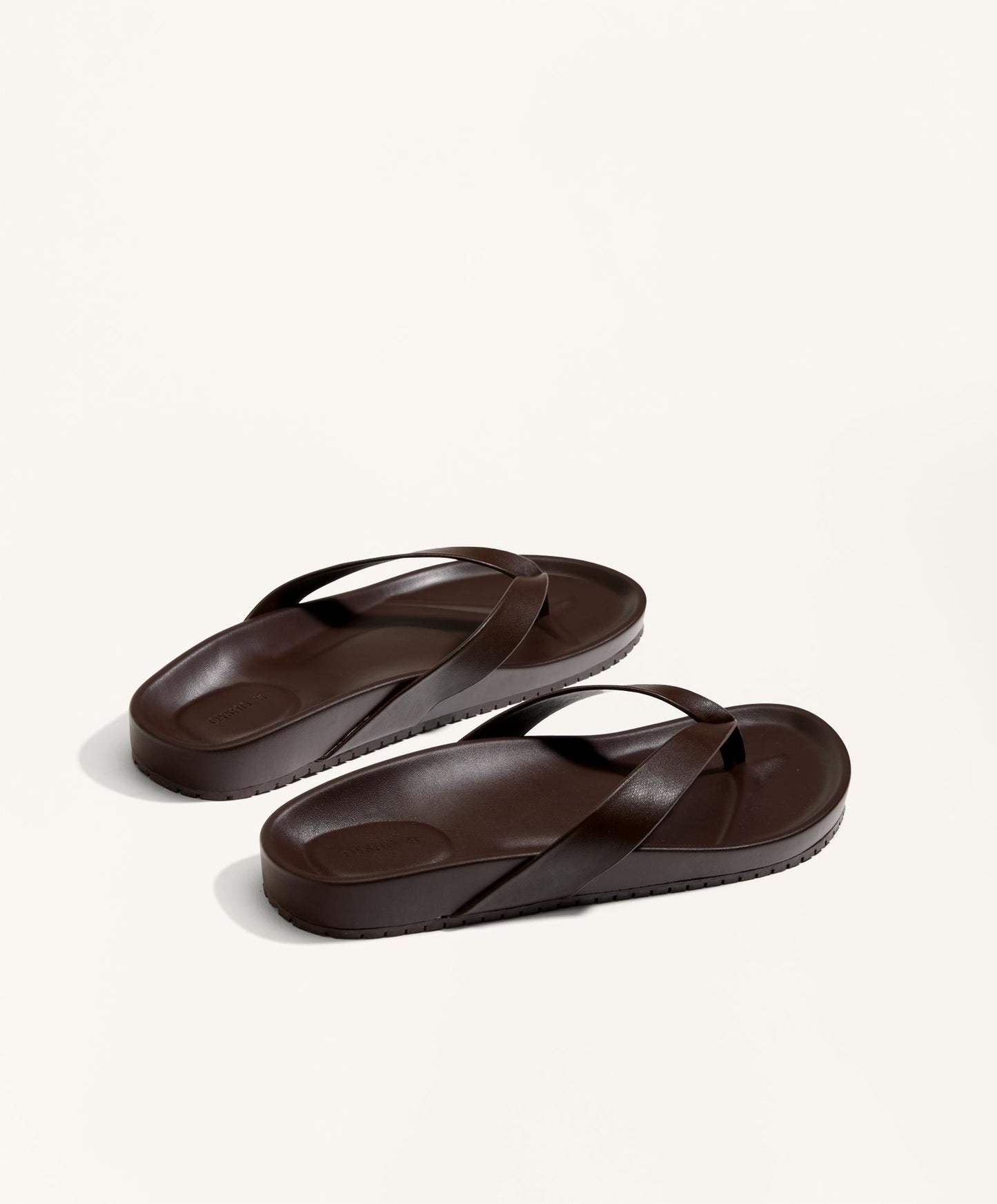 Strappy flat sandal
