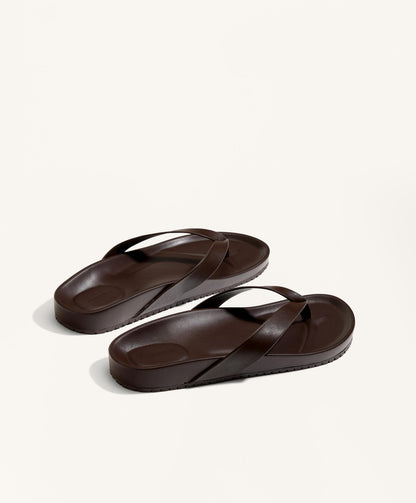 Strappy flat sandal