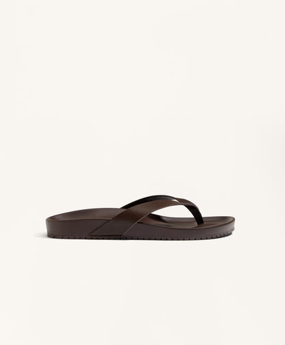 Strappy flat sandal