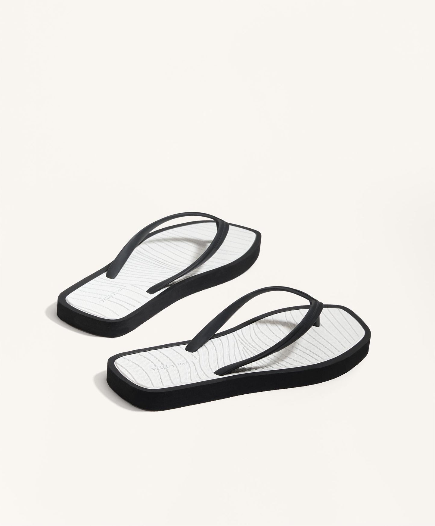 Textured beachwear sandals