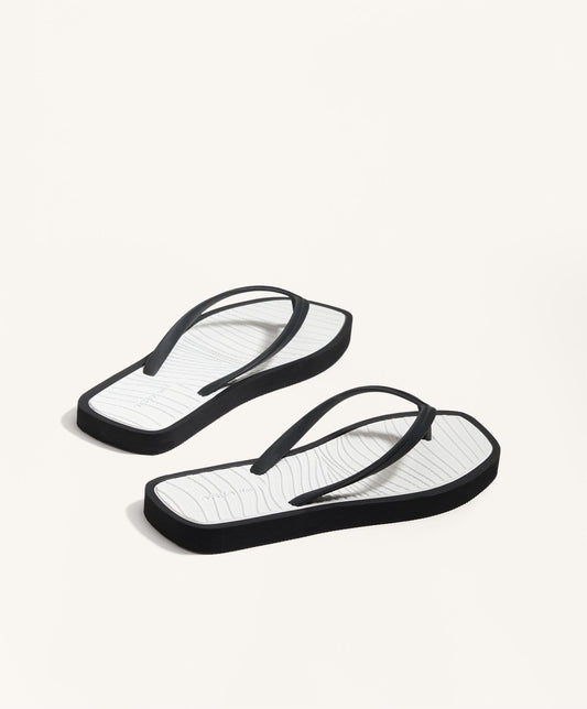 Textured beachwear sandals