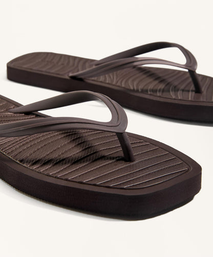 Textured beachwear sandals