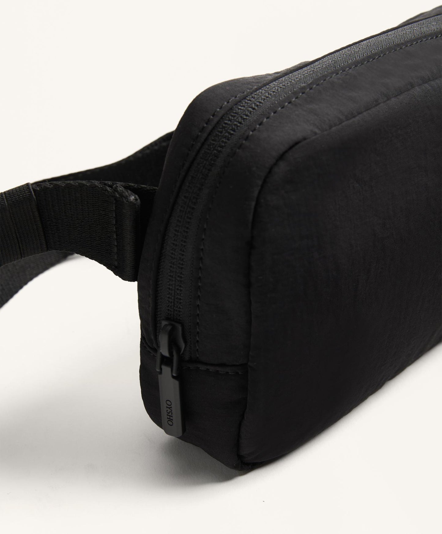Cross-body belt bag