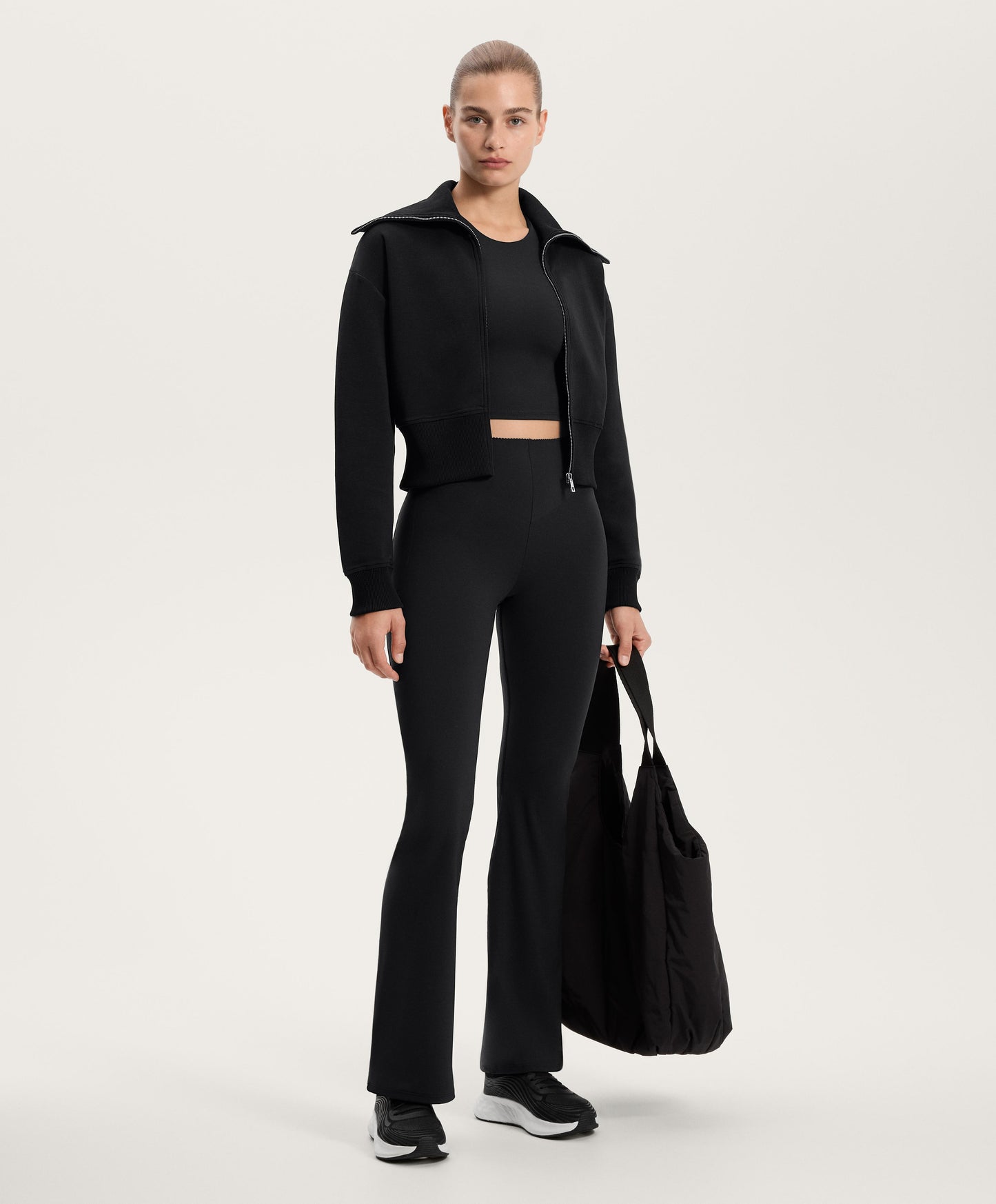 Shopper bag with contrasting handle
