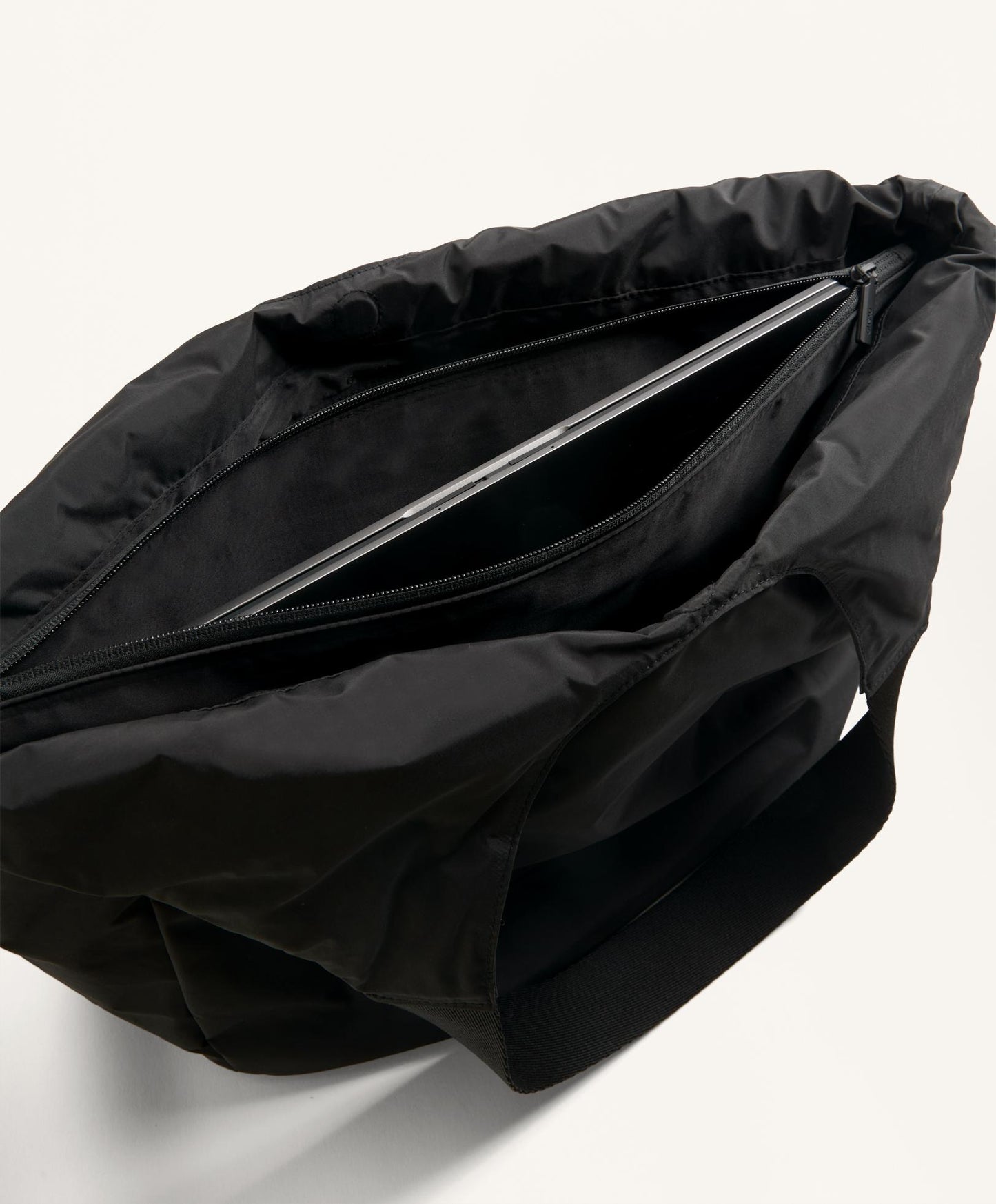 Shopper bag with contrasting handle