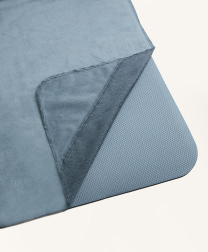 Adjustable mat towel