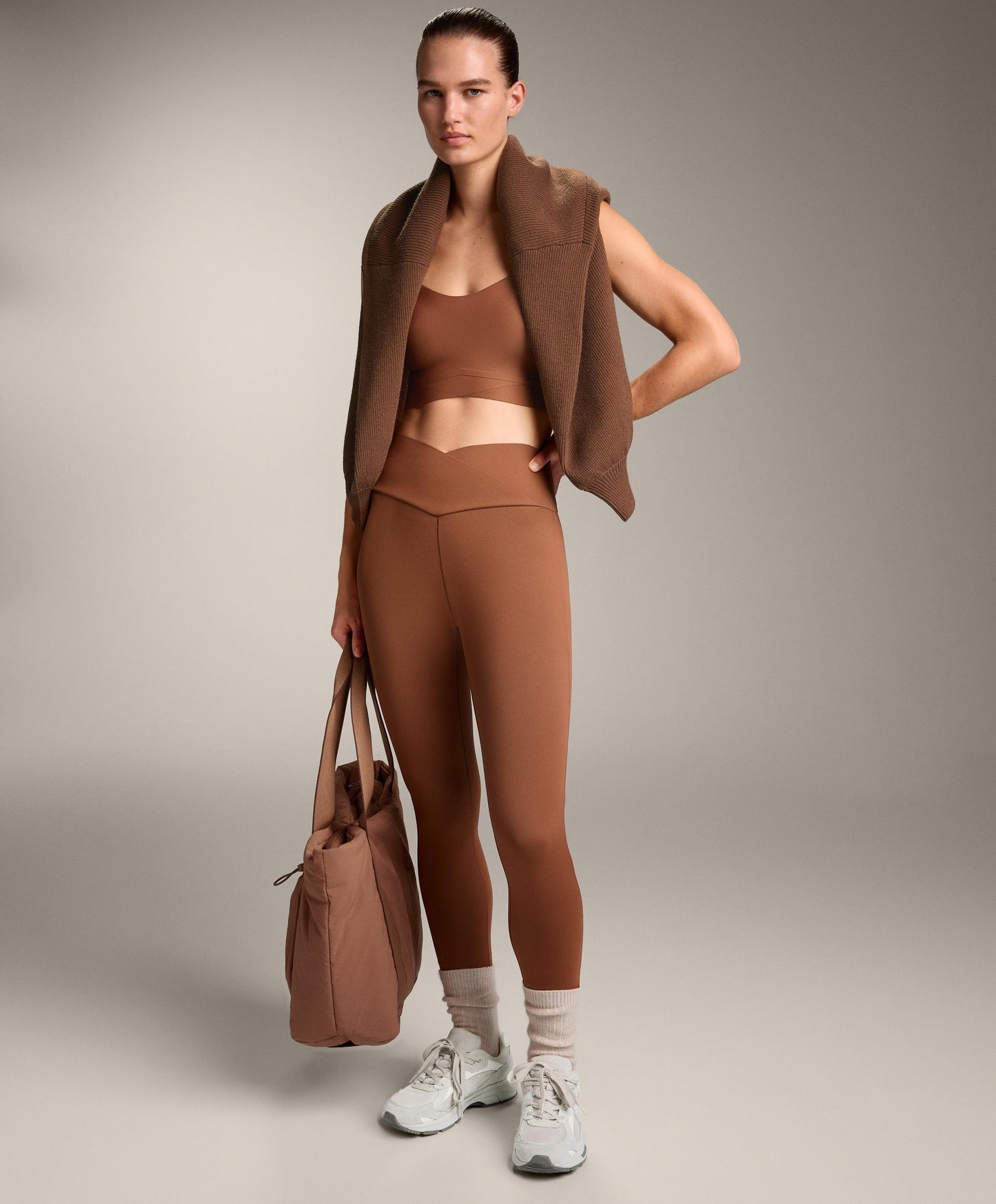 Perfect-adapt medium support sports bra with cups