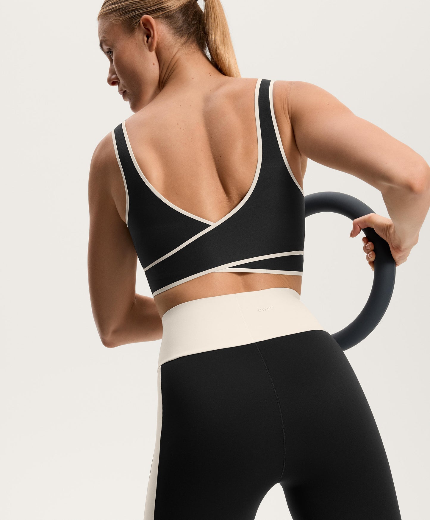 Perfect-Adapt medium support cross-back sports bra