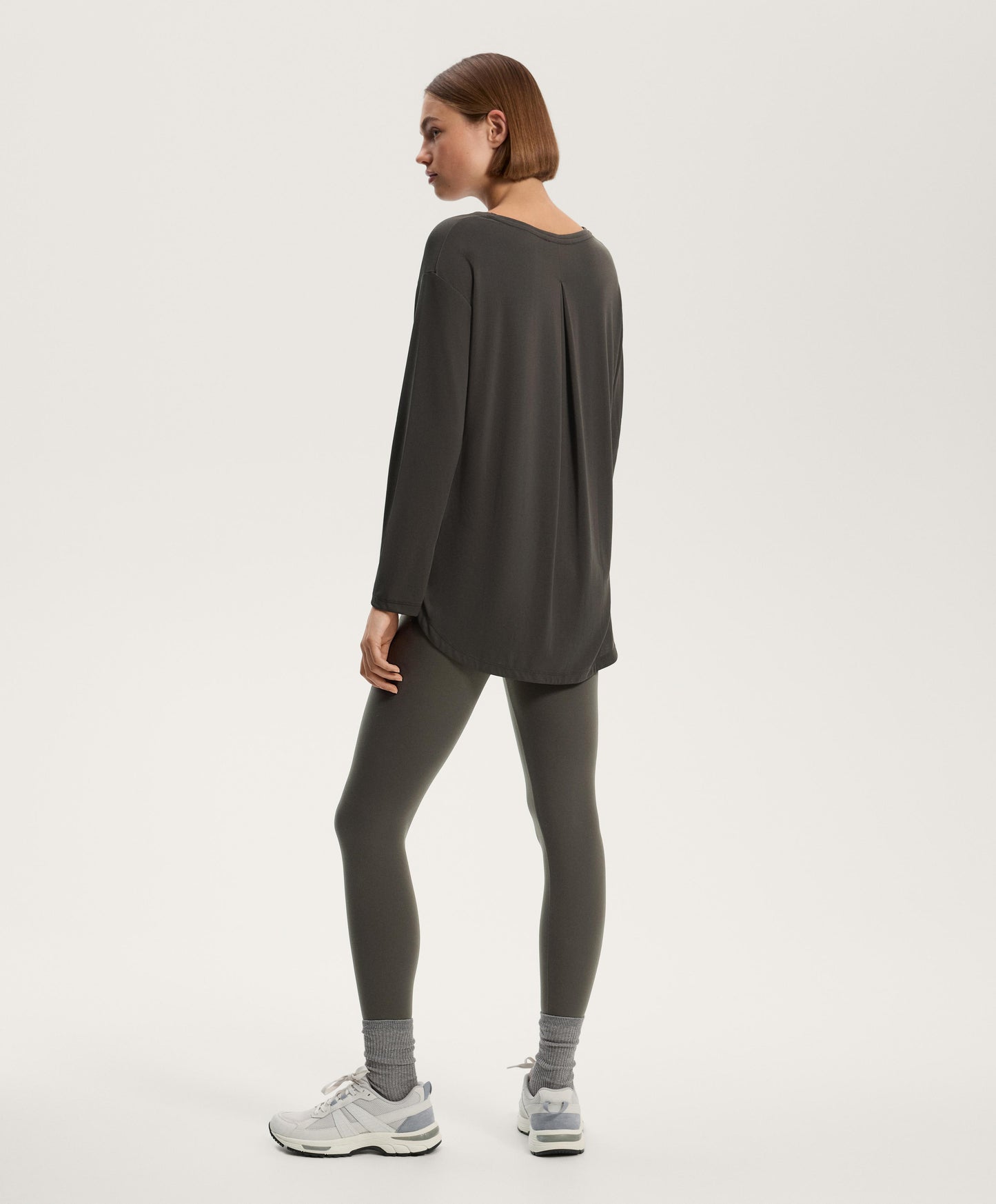 Long sleeve T-shirt with back pleat in a modal blend