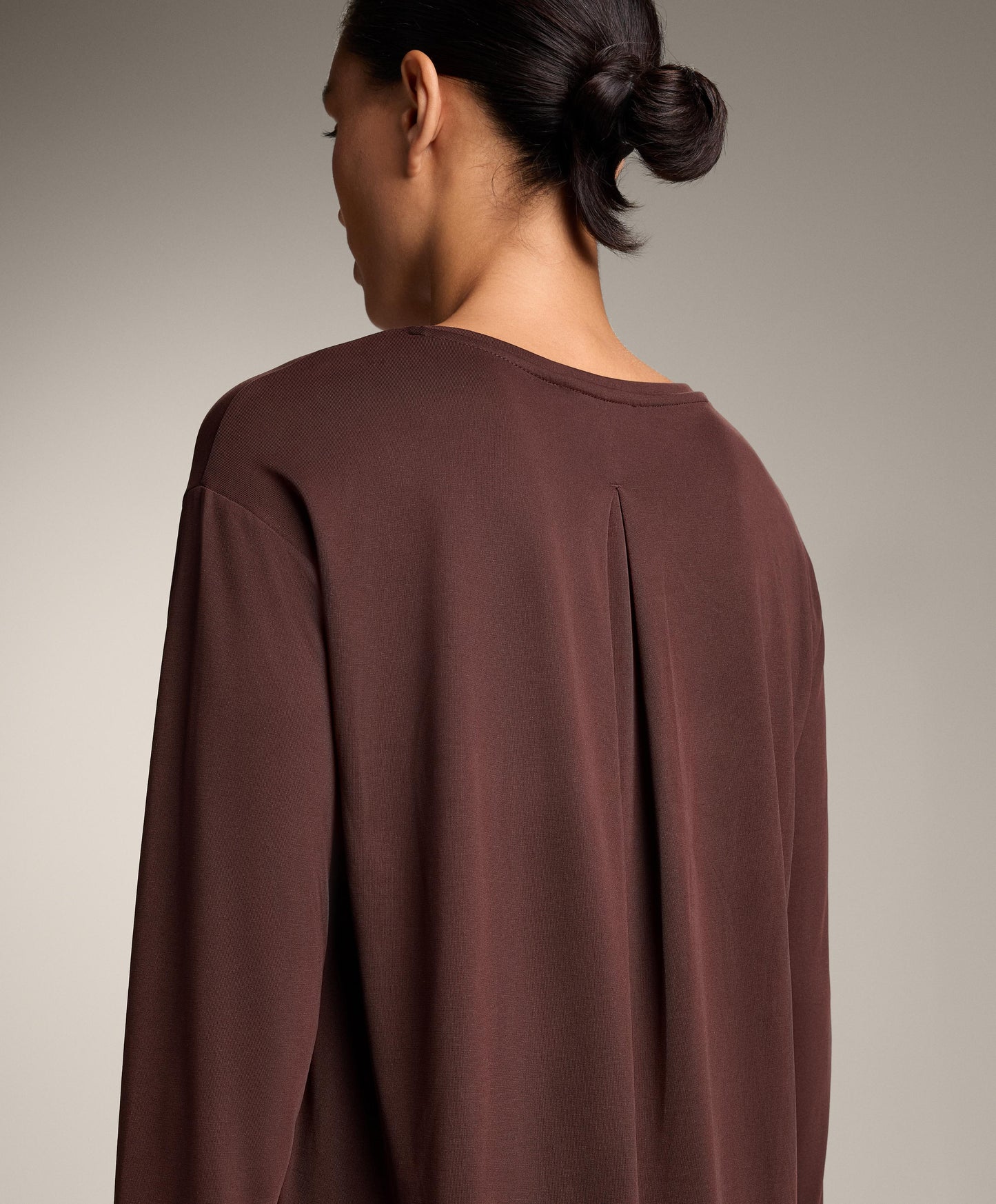 Long sleeve T-shirt with back pleat in a modal blend