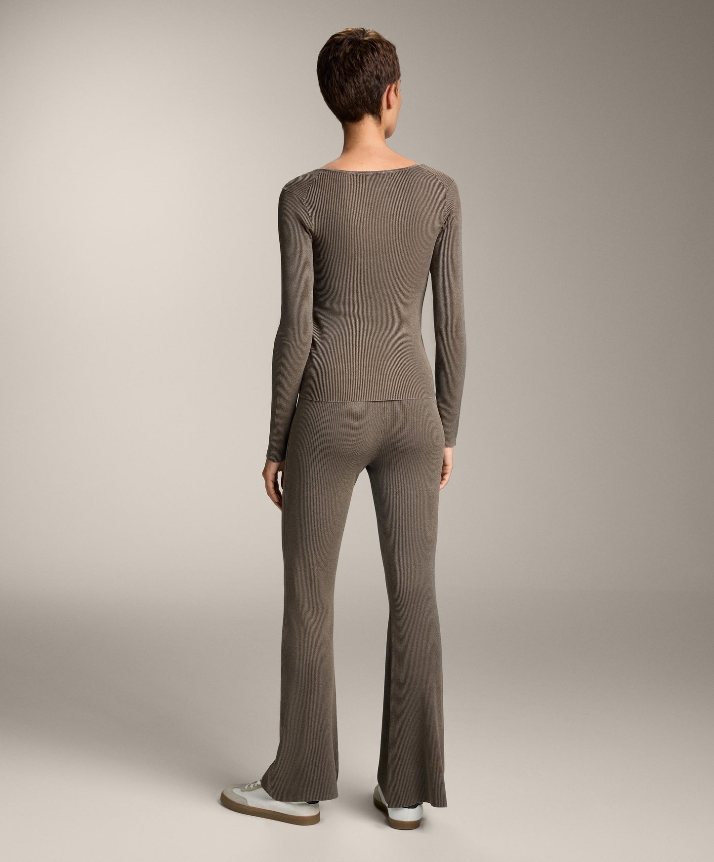 Button round neck T-shirt