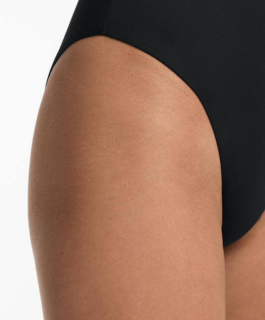 Crossover strap halterneck swimsuit