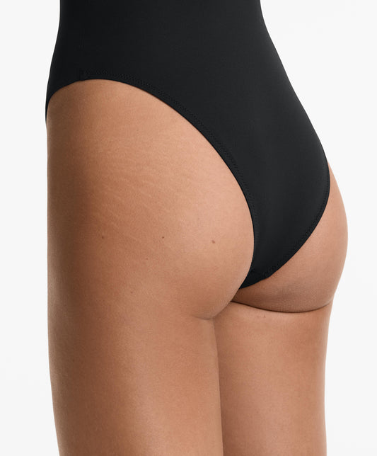 Crossover strap halterneck swimsuit