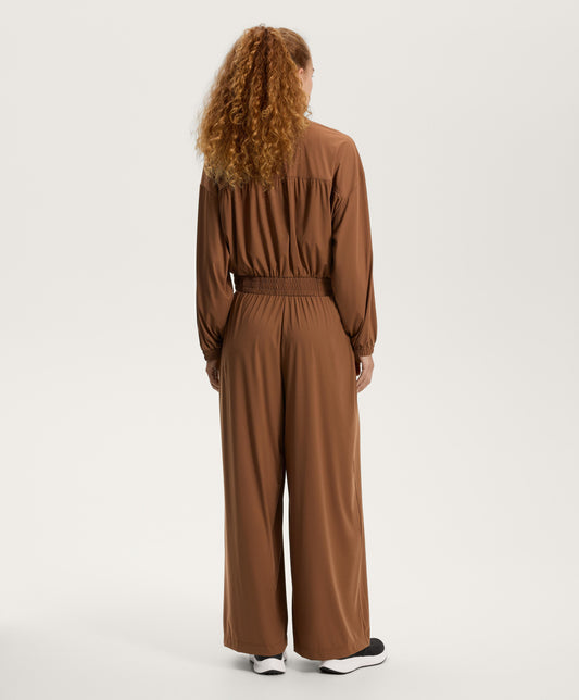 Wide-leg tailored trousers with light, cool-touch fabric