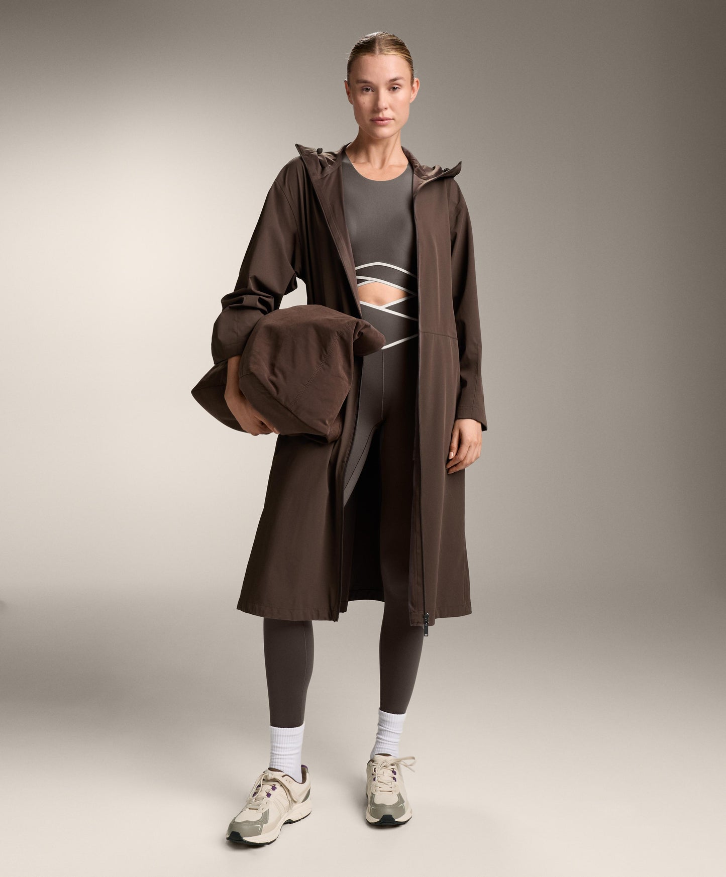 Perfect-adapt ankle-length leggings with crossover V-cut waist