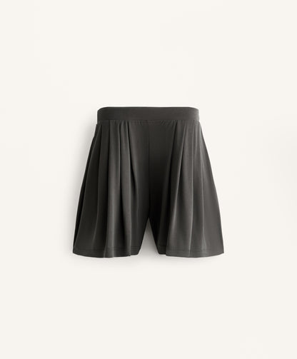Flowing pleated Bermuda shorts with modal