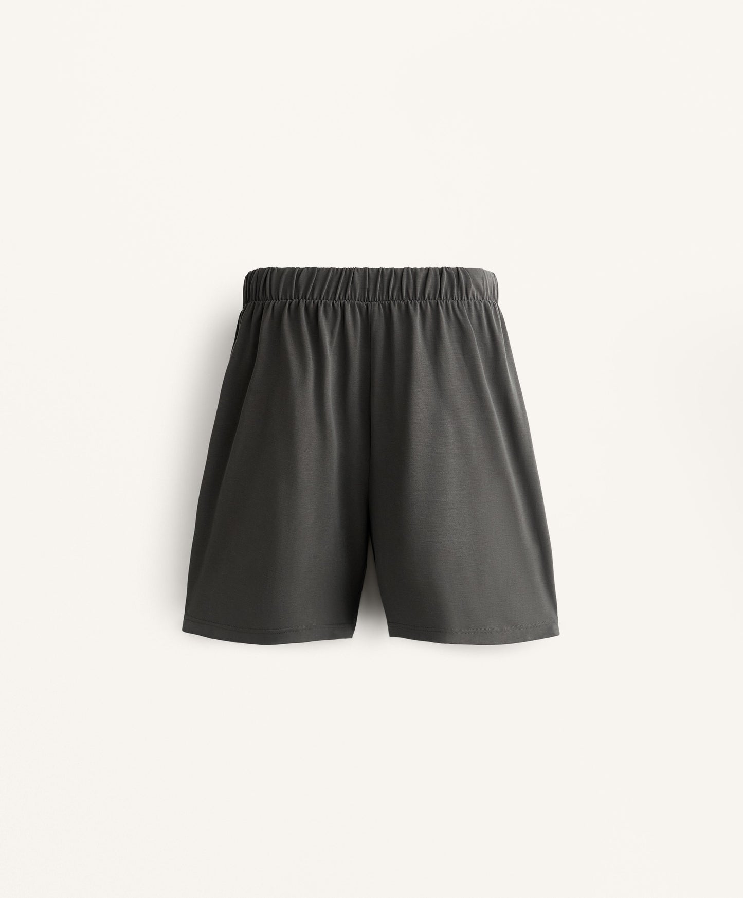 Flowing pleated Bermuda shorts with modal