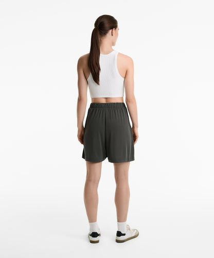 Flowing pleated Bermuda shorts with modal