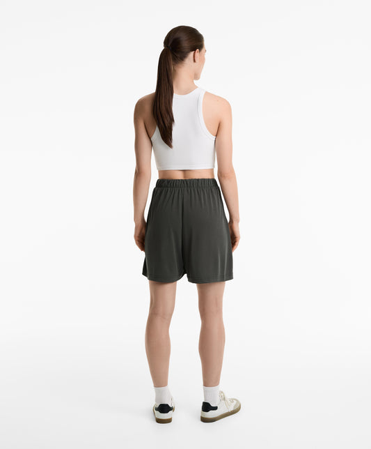 Flowing pleated Bermuda shorts with modal
