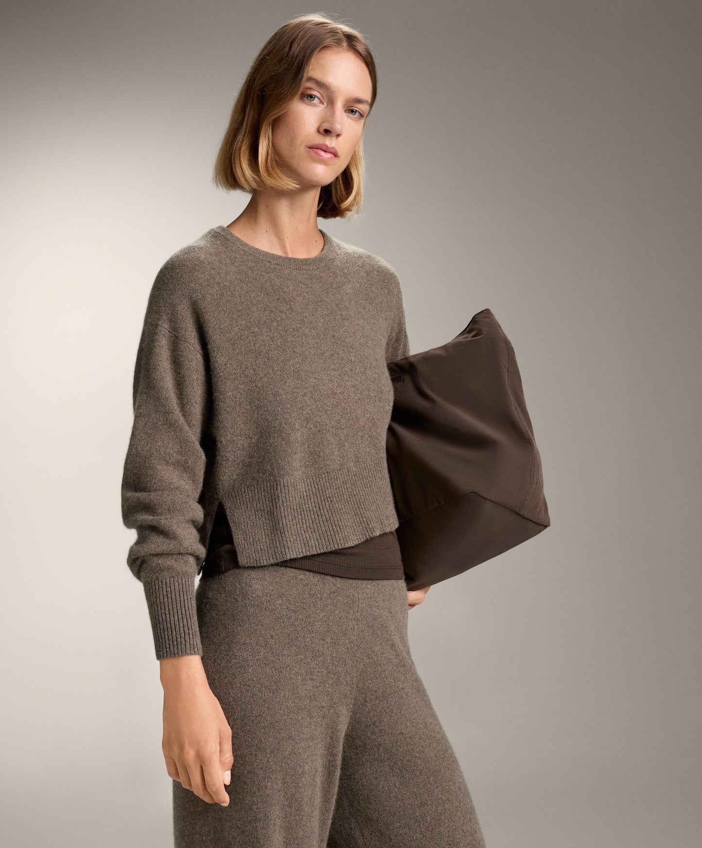 100% cashmere knit round-neck jumper