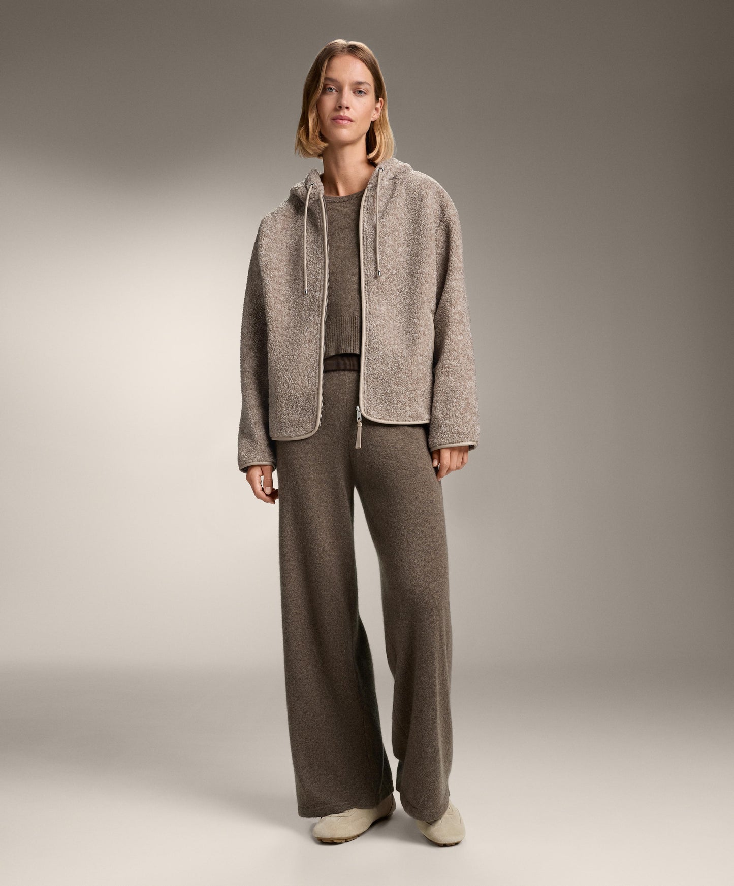 100% cashmere knit round-neck jumper