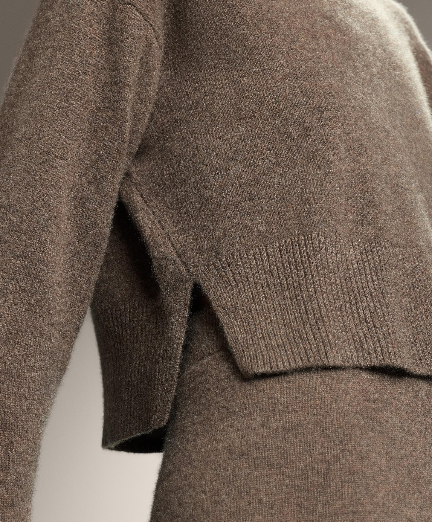 100% cashmere knit round-neck jumper