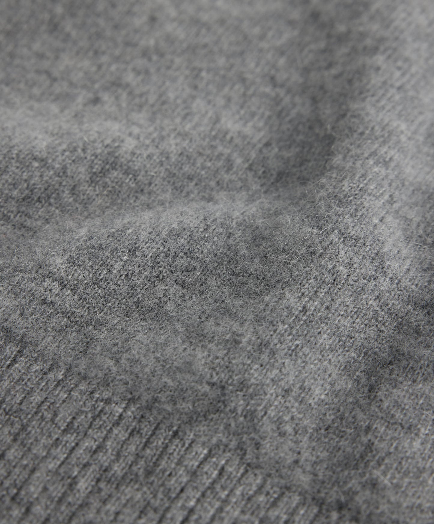 100% cashmere knit round-neck jumper