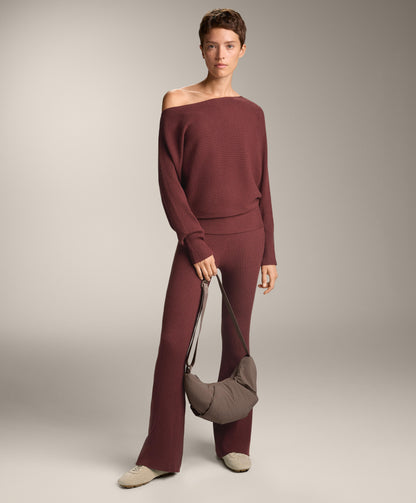 Off-the-shoulder rib knit jumper