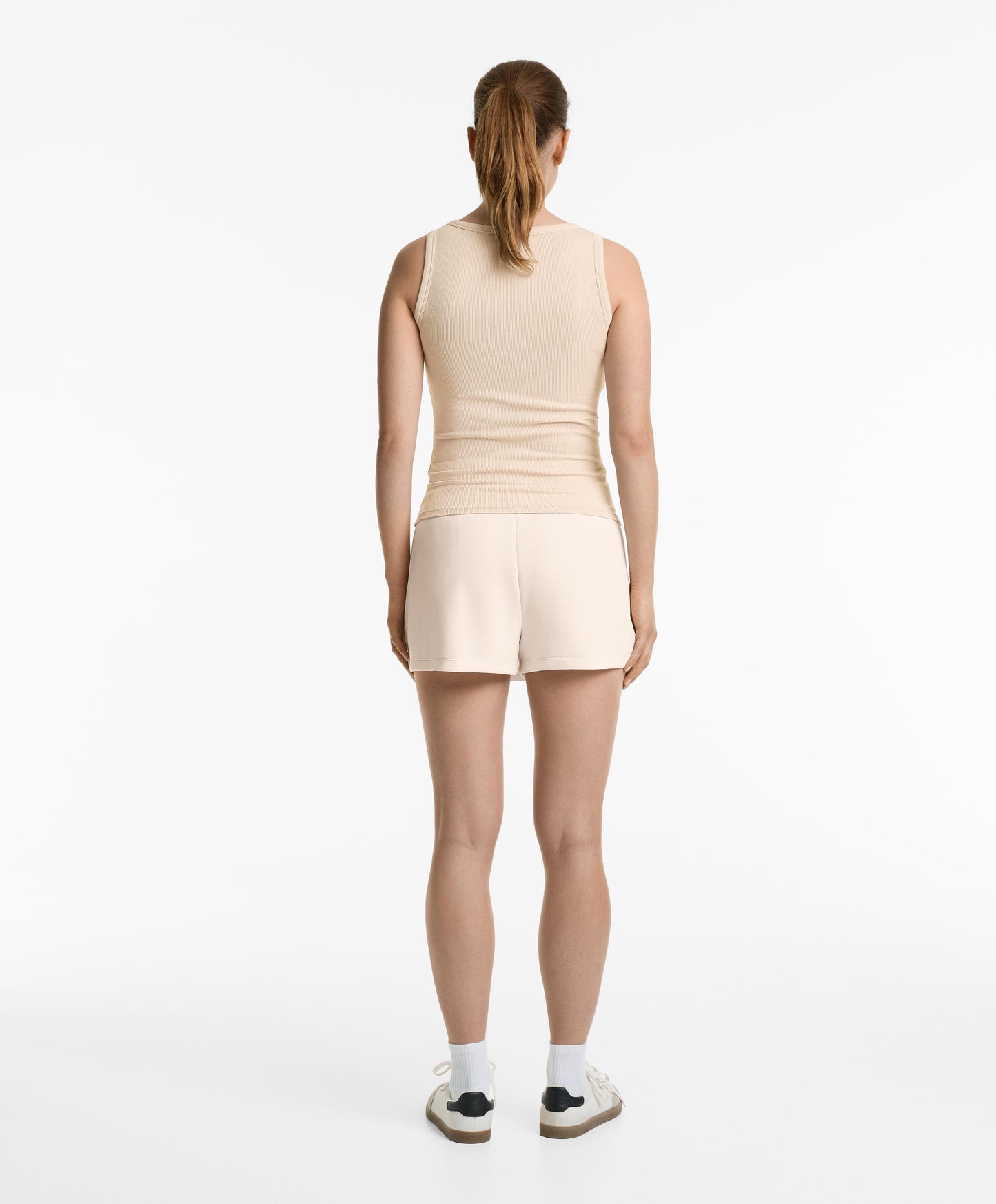 Sleeveless buttoned top with cotton and modal